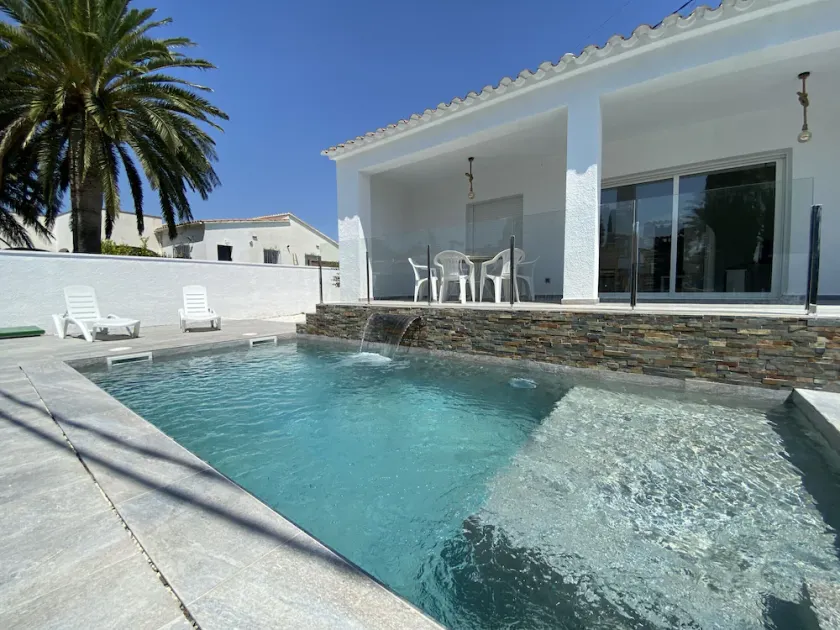 Montsia 23 - Casa con piscina privada en Roses - Image 1