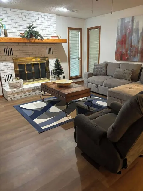 Large 2 bedroom/2 bath home in the heart of Benton - Image 1