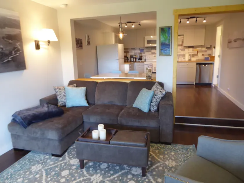 Sooke Ocean View Suite - Image 1