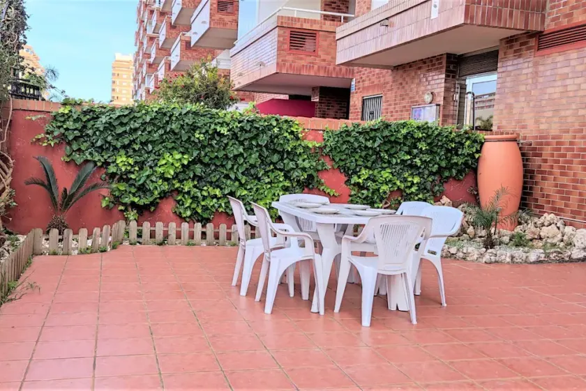 Discover this amazing ground floor apartment in one of the most central and convenient buildings in Marina d'Or! Located second line beach, the Playa Coral II building offers you direct access to all the amenities you need, just across the street!With su - Image 1