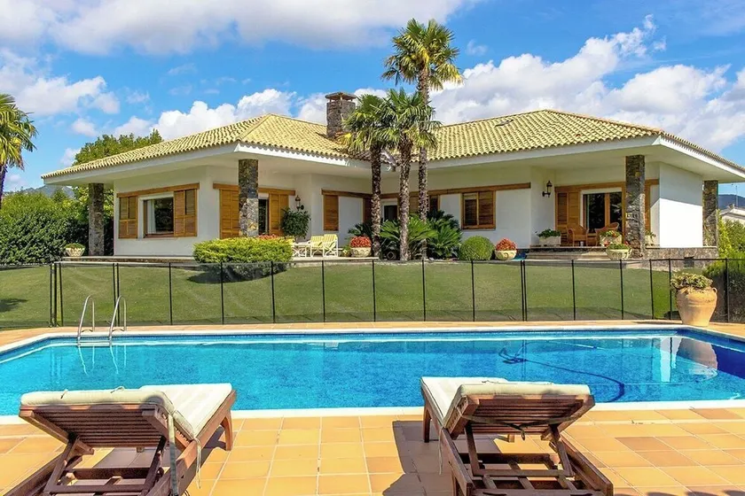 Picturesque Costa Brava Countryside Villa - Image 1