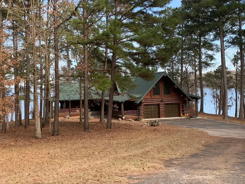 Lake Sam Rayburn - Waterfront Custom Log home, 2000 Sq Ft Video included. - Image 1