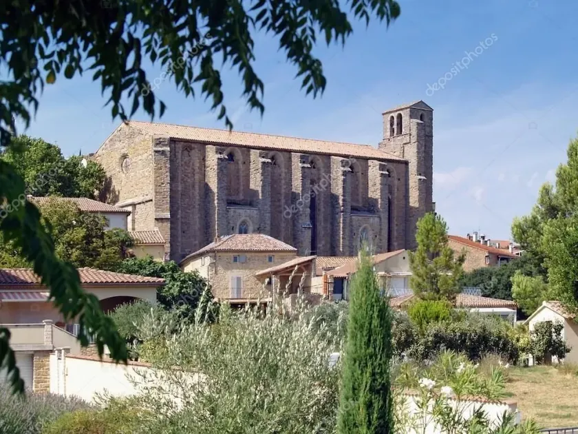 In the XVIII century house a view on the countryside and the Castellas castle - Image 1