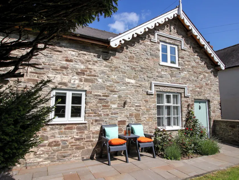 10 Bridge Street - Image 1