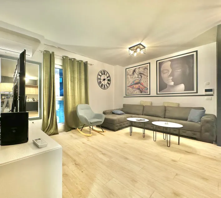 Modern One Bedroom Apartment - Image 1
