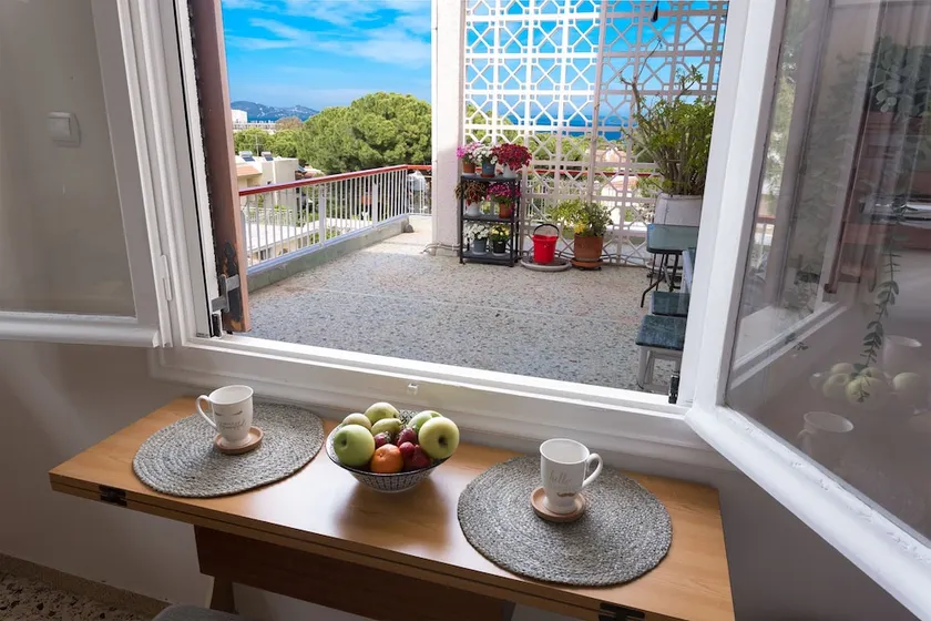 Summer condo, huge balconies, 5-minute walk to beach. - Image 1