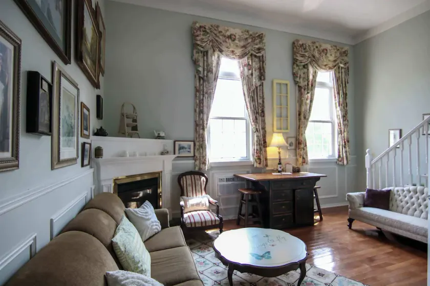 The Royal Suite | The Jypsy Inn - Image 1