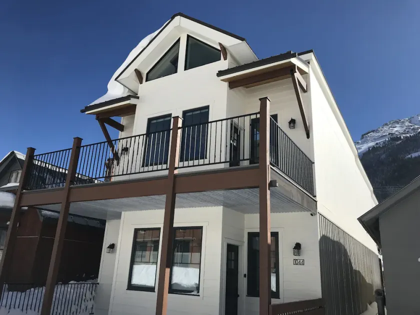 Two apartments in one house - Image 1