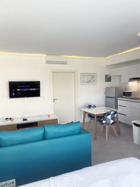Modern Studio Suite w/ Amazing Amenities & Views - Image 1