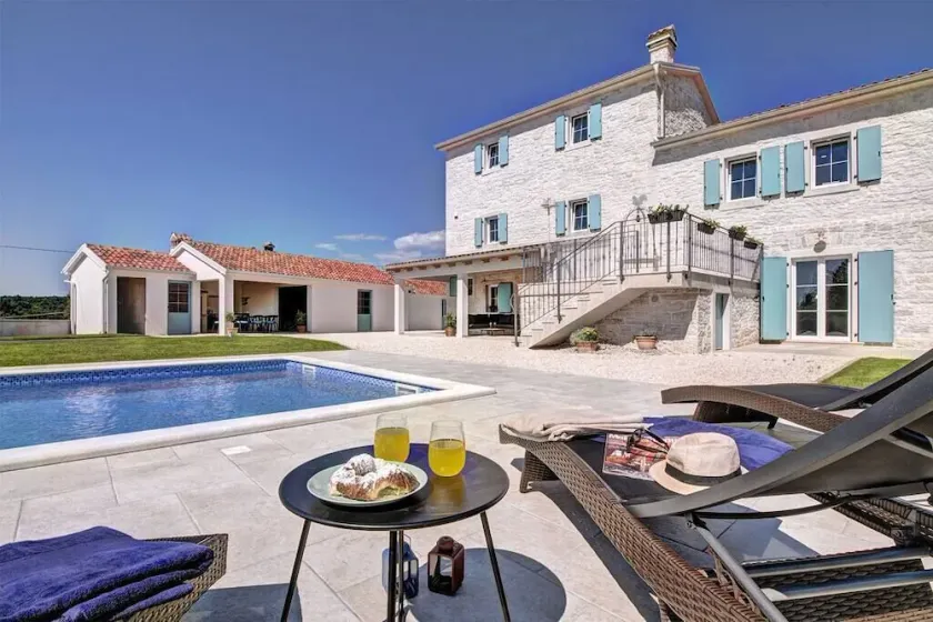 Quietly situated villa with pool for 9 persons - Image 1