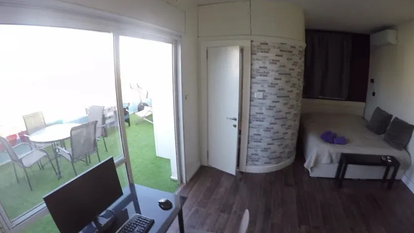 Avis Place -designed two-bedroom penthouse apartment with breathtaking views - Image 1