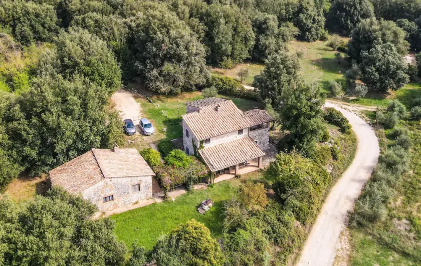 House with private pool in Umbria, 90 kms northern Rome. 6 bedrooms. - Image 1
