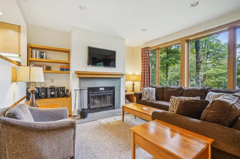Highridge D18 Inviting Country-Style 2BR Retreat with Pool, Hot Tub & Game Room - Image 1