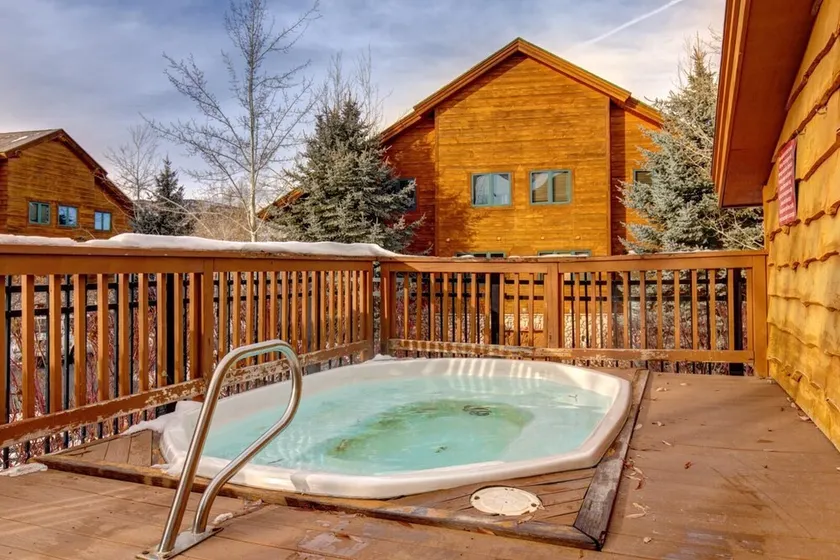Timber Wolf Lodge 2 Bedrooms TWL-12C by KBM - Image 1