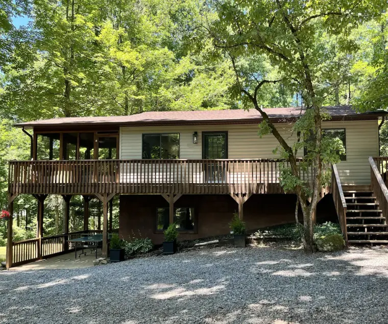 Happy mtn. home, enjoy 7 acres & 2 ponds, 1/2 mile to DuPont State Forest gate! - Image 1