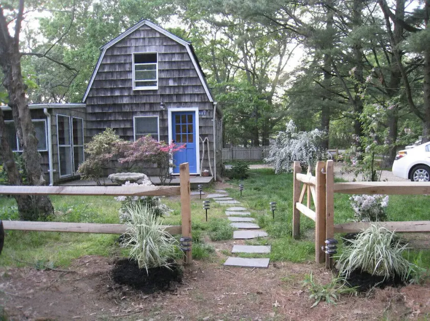 Adorable Amagansett Cottage, Walk to Town or Beach - Image 1
