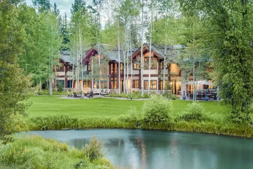 67-acre Snake River ranch - Image 1