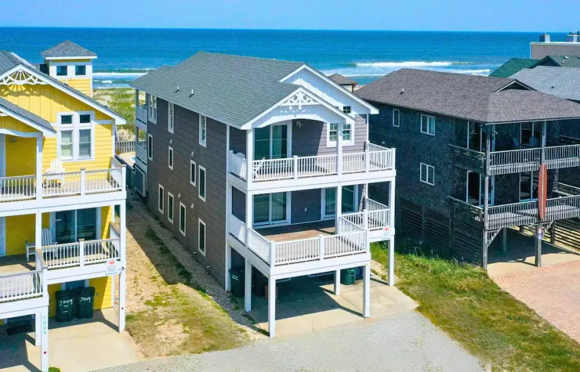 Hidden Treasure - Nags Head MP 16, Oceanfront, Beach Access, Pool, Hot Tub, Pool Table, Pets OK - Image 1