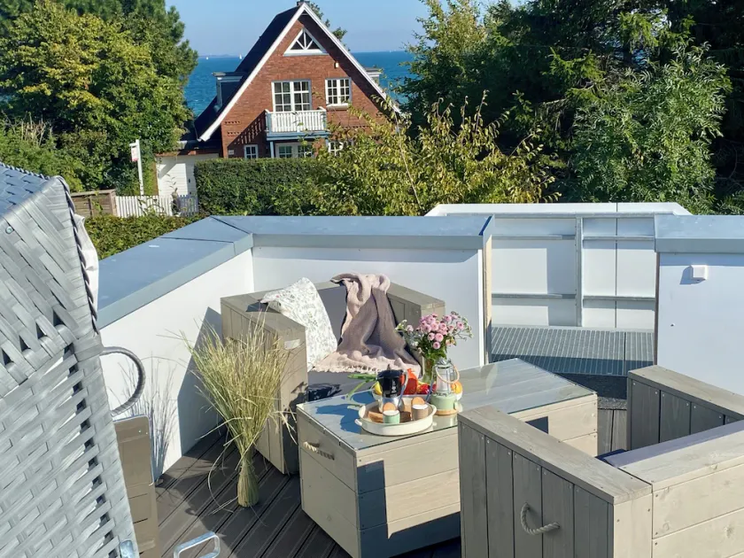 Fantastic fenced semi-detached house close to the beach - Image 1