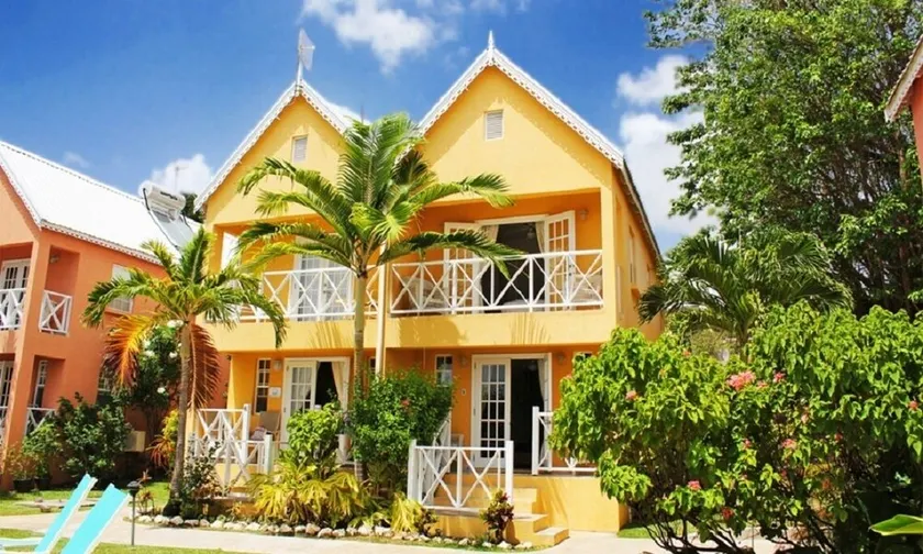 Villa located in St James on the west cost of Barbados with sea view and pool. - Image 1