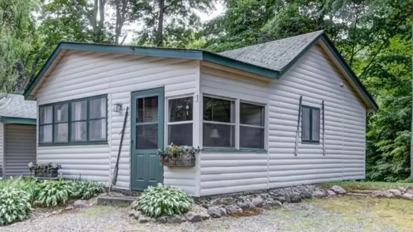 Hemlock Hideaway Private Lake Cabin - Image 1