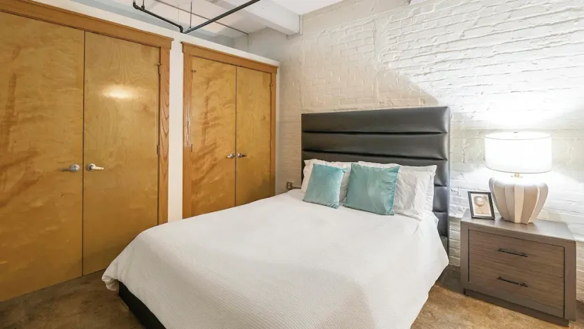 Landing | Incredible 2BD, Gym, Pool - Image 1