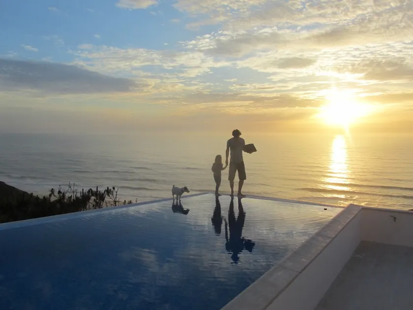 Villa di lusso sulla costa con piscina privata, terrazza, vista mare. Vicino a Nazaré - Image 1
