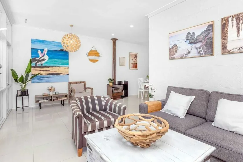 Maylands Coastal Vibe by Home2BnB - Image 1