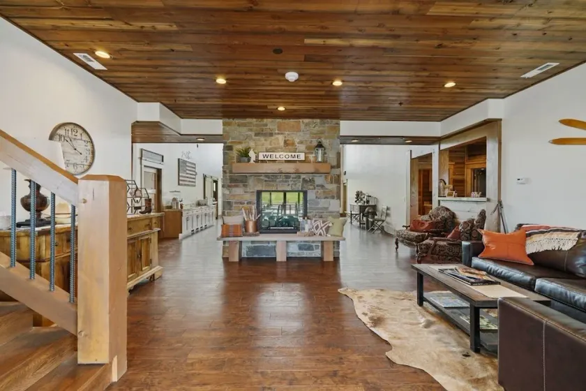 Mountain Lodge on working dude ranch. - Image 1