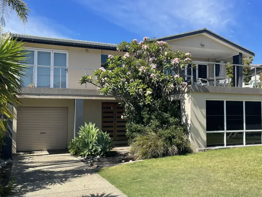 Beach House @ Caves Beach - Image 1