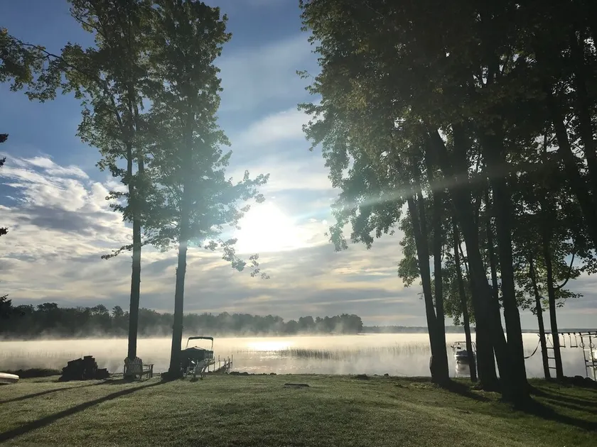 Waterfront MI Cottage on Douglas Lake between Petoskey & Mackinaw City - Image 1