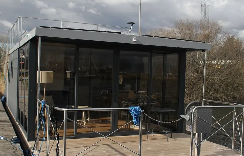 Relax & Experience a luxury Houseboat near Harderwijk and Zeewolde - Image 1
