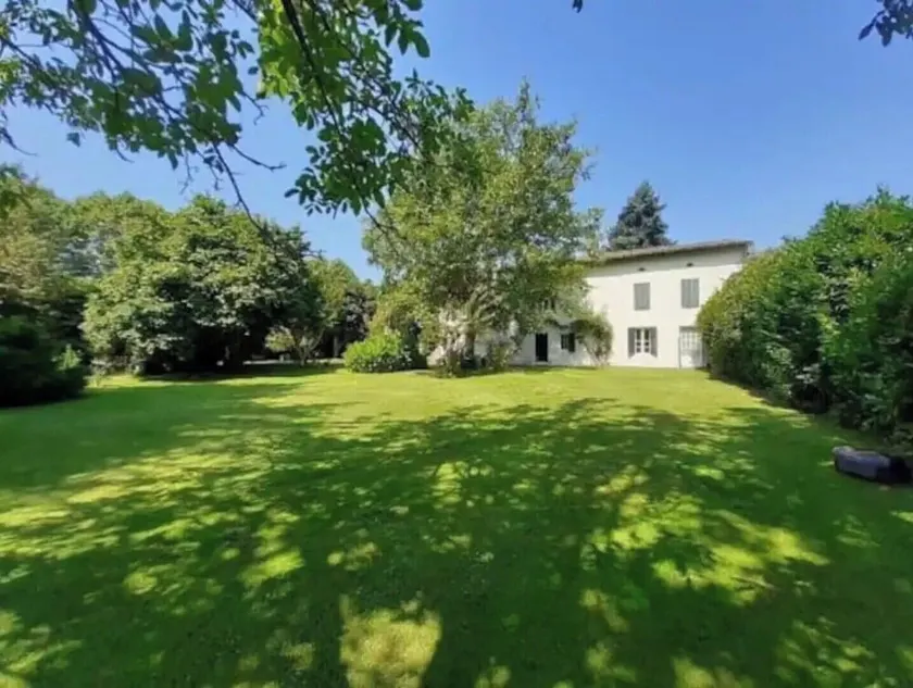 2 Bed apartment with private pool on the Dordogne River, restaurants 2 min walk. - Image 1