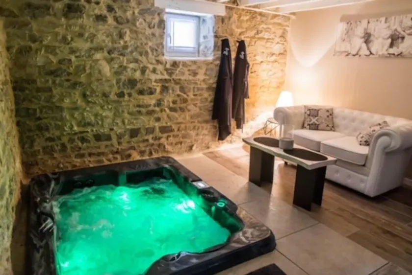 Appartamento in una tenuta con SPA privata e piscina riscaldata - Image 1