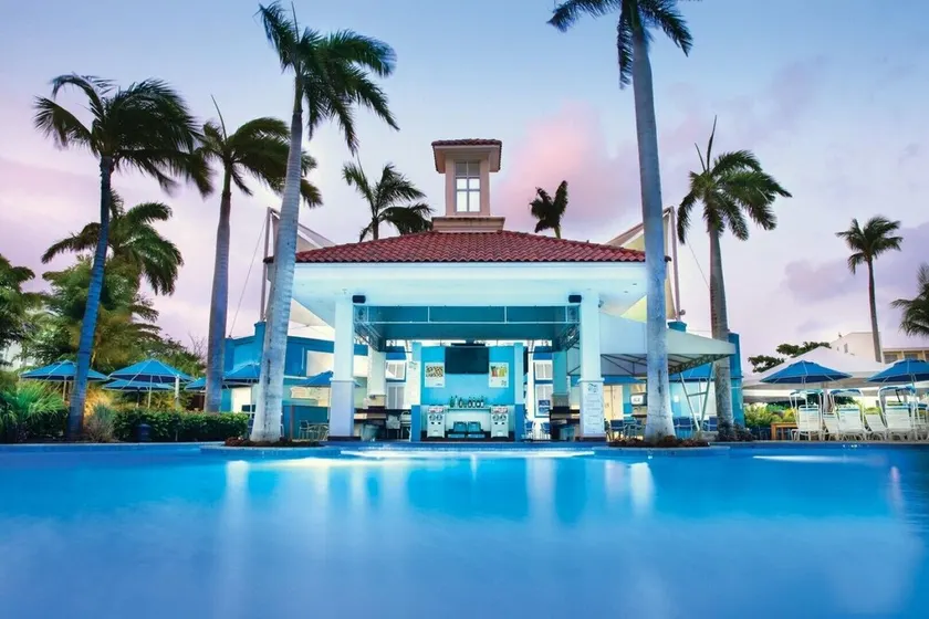STUNNING BEACH CONDOMINIUM - STUDIO UNIT<br>Ocean View.  - Image 1