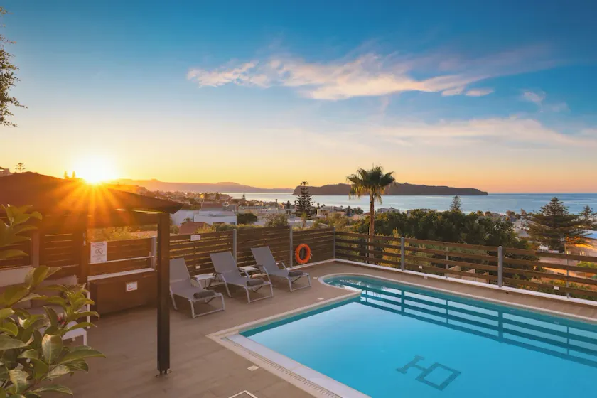 Heated pool & Sauna - Image 1
