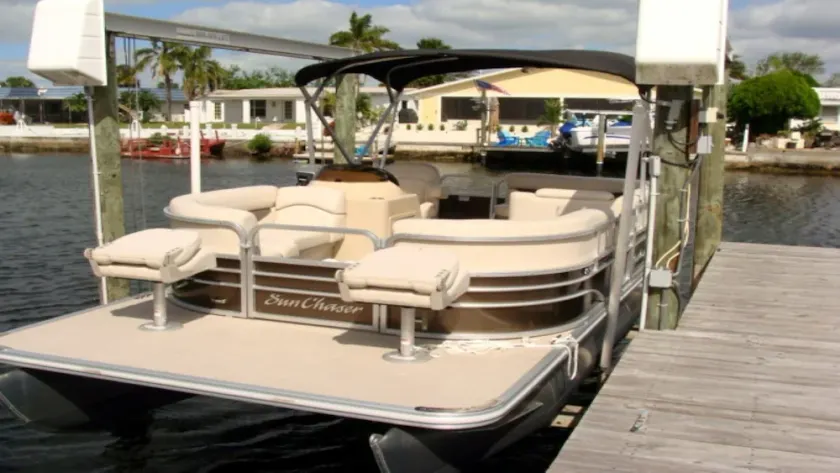 The Crab Shack,Paradise on the Gulf includes pontoon boat  and salt water pool. - Image 1
