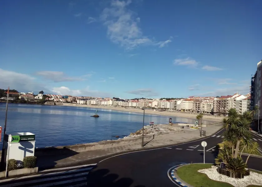 Apt Sanxenxo one minute from the beach, views with garage and elevator. 8 pax - Image 1
