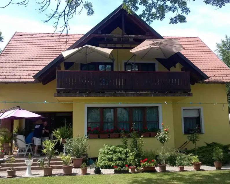 Holiday apartment 100 m from the beach - Image 1