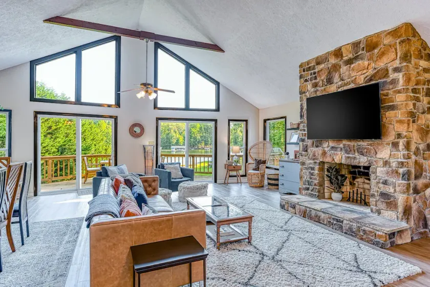 Lakefront Adventure House with Private Dock & WiFi - Dog-Friendly - Image 1