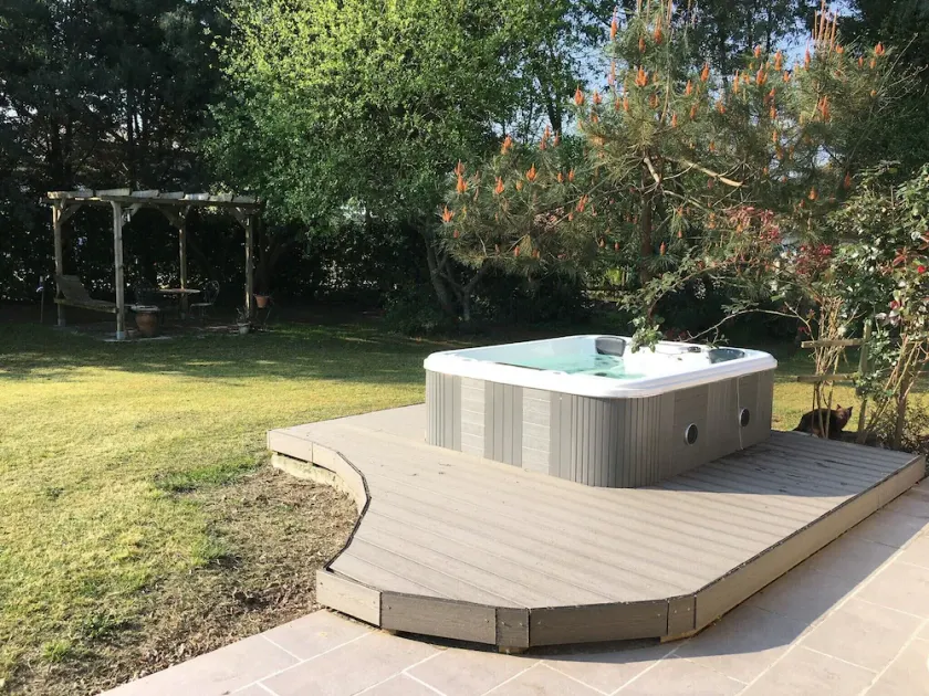 Maison en Pleine Nature Proche Océan - Jacuzzi 5 Places - Image 1