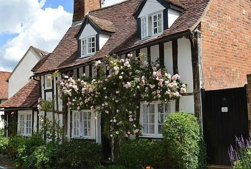 15th Century Period Cottage In Saffron Walden, Essex England - Image 1