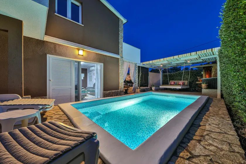 Villa w/private pool near Trogir & SPU Airport - Image 1