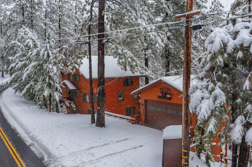 Exquisite Vacation Home with Hot Tub, EV Charger - Image 1