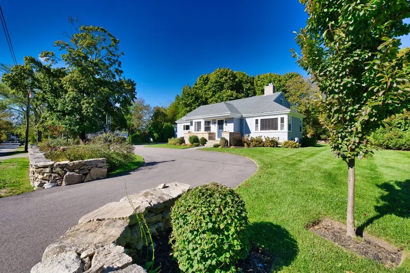 Perfect Family Getaway! Quick walk to village, beach nearby, loaded amenities - Image 1