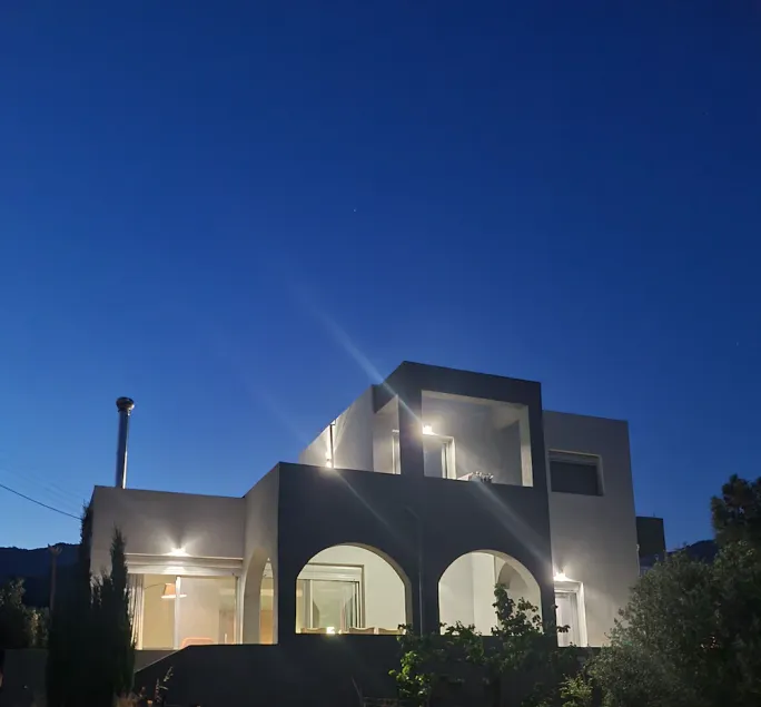 Brand new spacious villa - Image 1