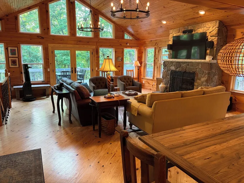 Lakefront, Forested, 4 bed/2 bath, Ping Pong, Pool Table, Kayaks, Wifi, No Pets. - Image 1