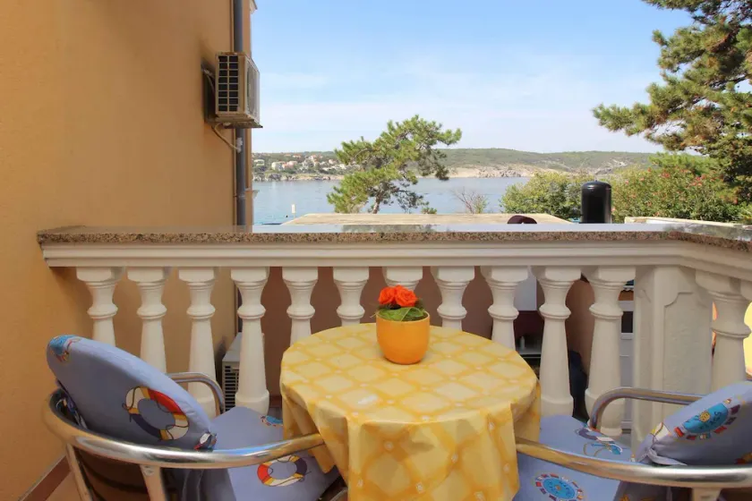 Holiday apartment with air conditioning and sea view, only 10m from the sea away - Image 1