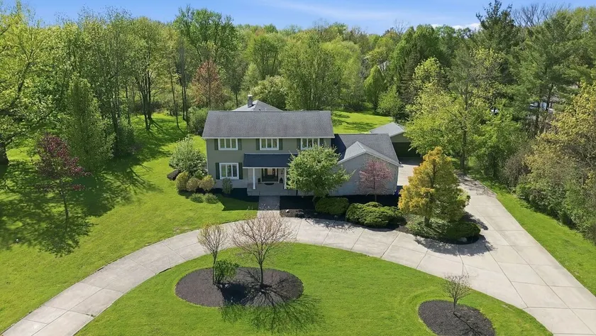 5 King Beds, Hot Tub, Sleeps 10 - Pet Friendly & Close to Clinic - Image 1