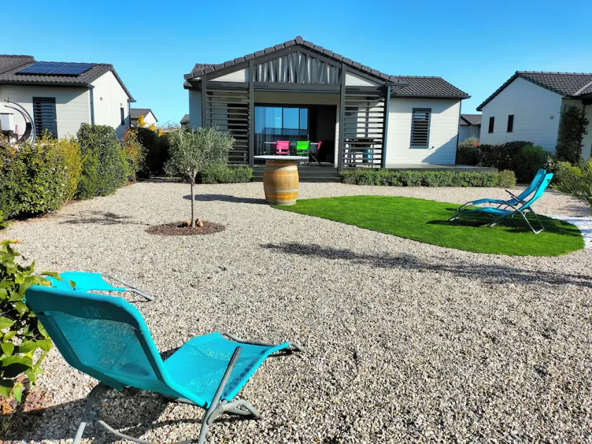 Quiet chalet in a residential leisure park near Marseillan - Image 1